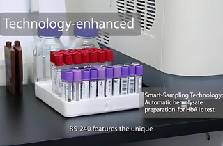 Интеллектуальная технология Smart Sampling автоматически готовит гемолизат для анализа HbA1c. Встроенная функция лизиса эритроцитов исключает ручную пробоподготовку и минимизирует преаналитические ошибки.