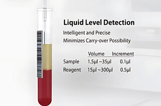 Система интеллектуального контроля уровня жидкости (Liquid Level Detection) точно определяет объём пробы и реагента, минимизируя риск carry-over между тестами.