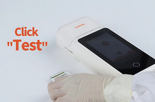 После включения оператор выбирает раздел «Test» на сенсорном экране для перехода к следующему этапу протокола. Простой интерфейс не требует специальной подготовки персонала ветеринарной клиники.